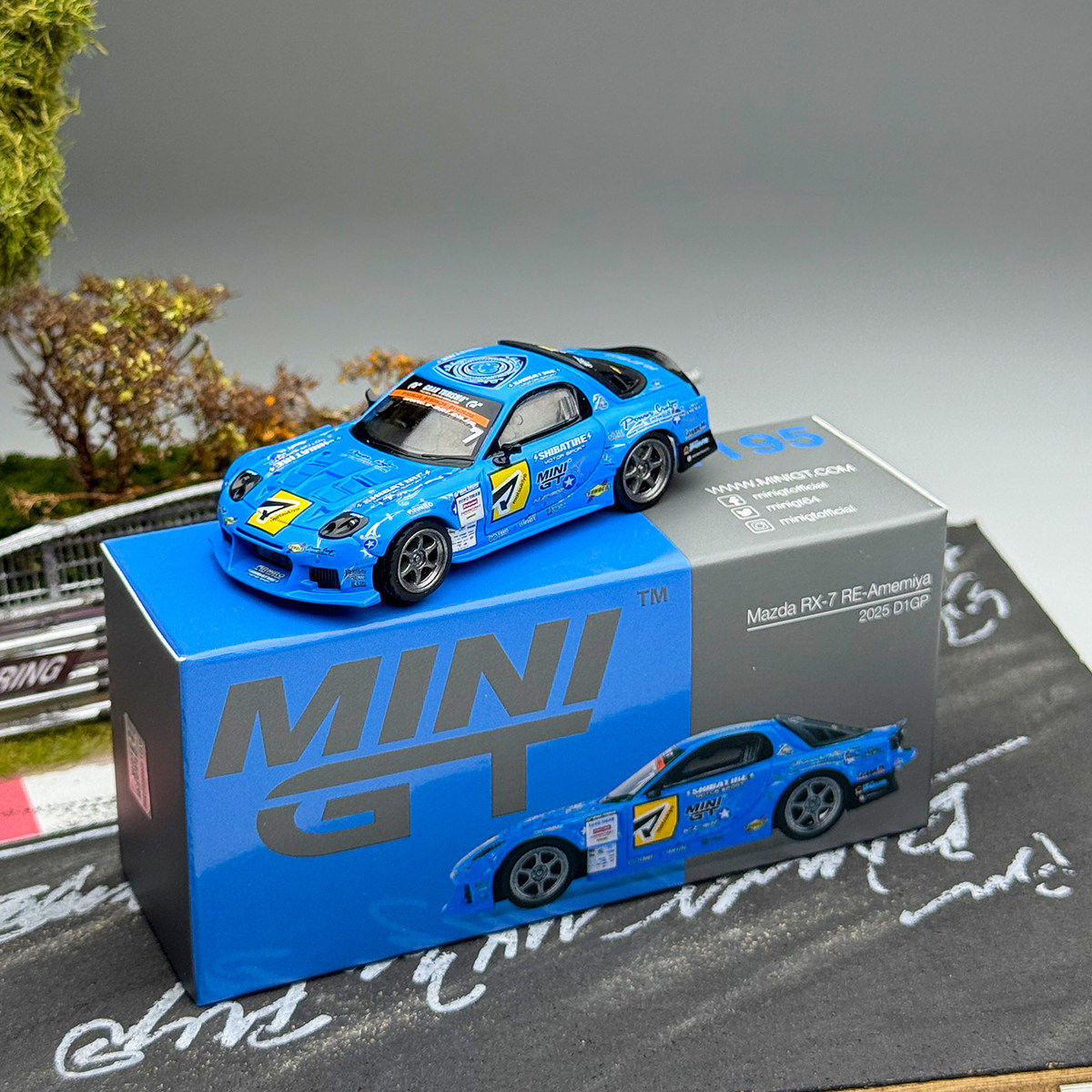 MINIGT 1:64 Mazda RX-7 RE-Amem - Kids Y Toys avaliação e preço